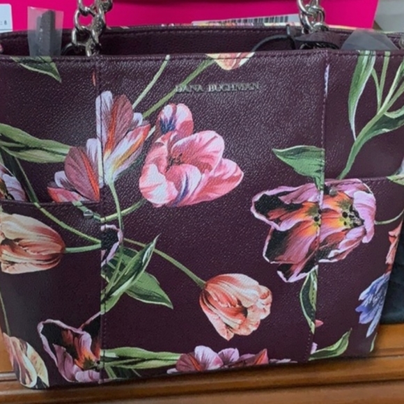 🔊LIVE Co-Host SHOW🔊 Designer Bags & Unique Accessories- w/@sarahbelle1616 - Picture 13 of 16